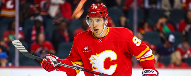 Flames Defeat Blackhawks for Fourth Straight Win to Start the Season