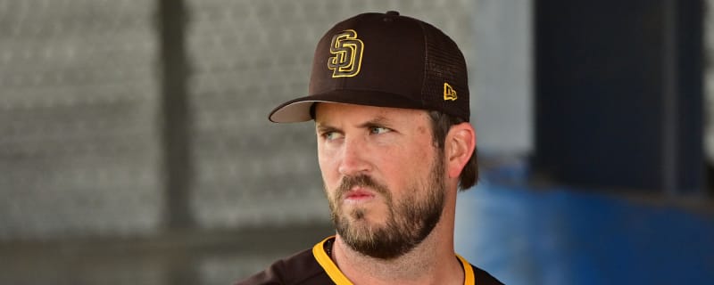 Former champion pitcher making comeback bid with new team in AL