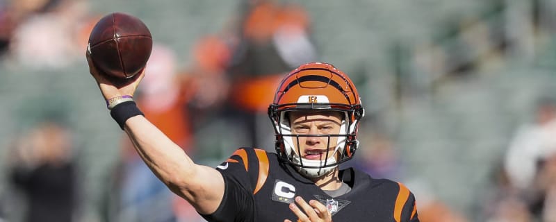Joe Burrow throws for 525 yards as Bengals rout Ravens 