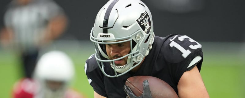 Raiders Roast Rookie WR Hunter Renfrow About His Build and Age, Why were  the Raiders violating Hunter Renfrow like that? 😅 #HardKnocks is every  Tuesday on HBO, By B/R Gridiron