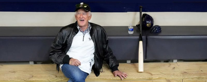 Beloved Brewers Broadcaster Bob Uecker Passes Away