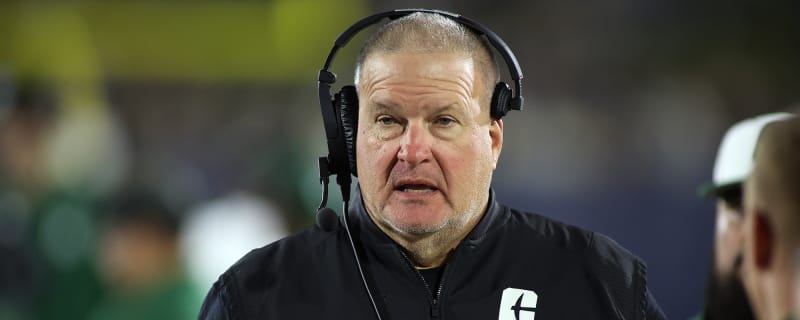 Watch: Former Charlotte HC Biff Poggi had wholesome gesture for team after firing