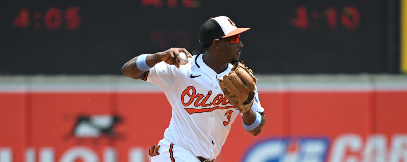 Orioles sign veteran utilityman to extension to avoid arbitration