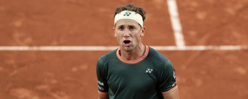 Watch: Casper Ruud plays unbelievable ‘Shot of the Tournament’ to win intense rally against Tomas Etcheverry at Roland Garros