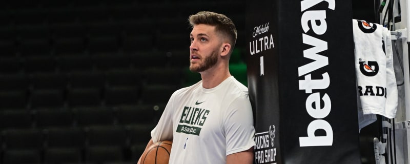 Former Blazers lottery pick announces retirement in unusual fashion