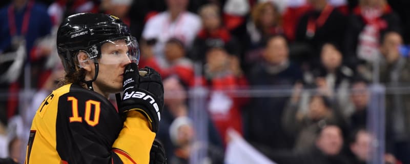 Former Canuck auctioning off piece of equipment from 2011 Stanley Cup Final