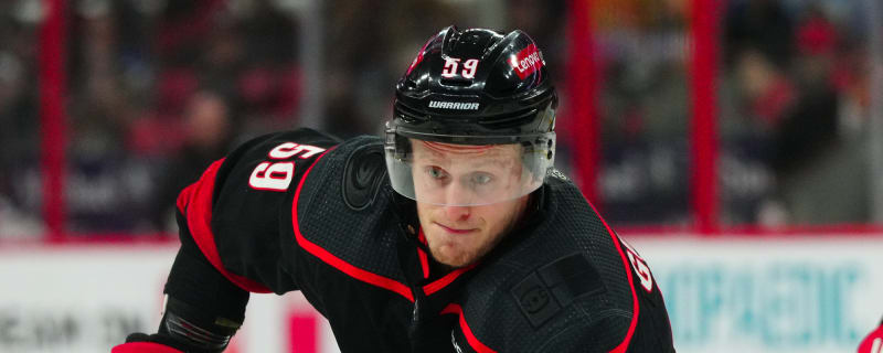 Lightning sign veteran left winger to seven-year contract