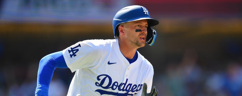 Rangers sign two-time Gold Glove winner to a minor league deal