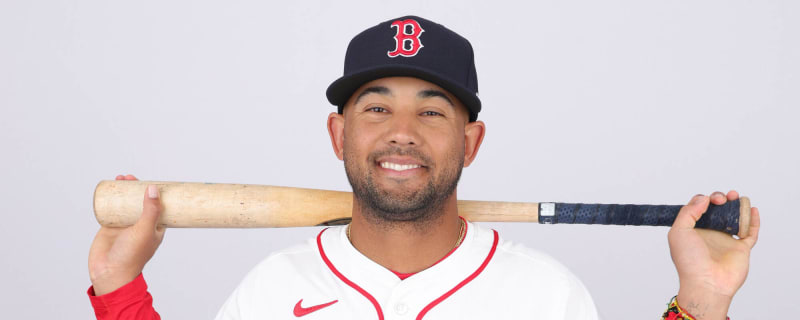 Watch: Longtime Red Sox minor leaguer records first hit at Fenway