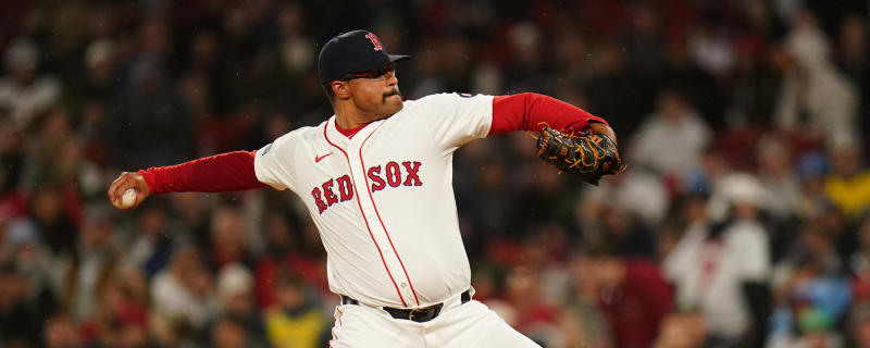 Red Sox place second baseman, reliever on IL