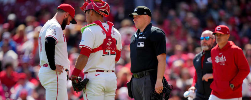 Reds reliever to undergo MRI for elbow injury