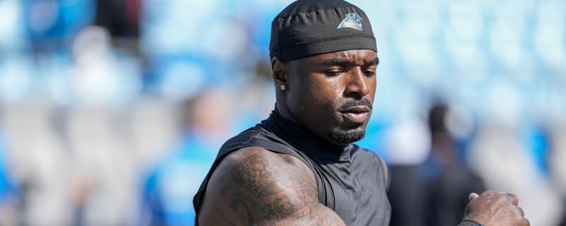 Panthers re-sign former Super Bowl champ