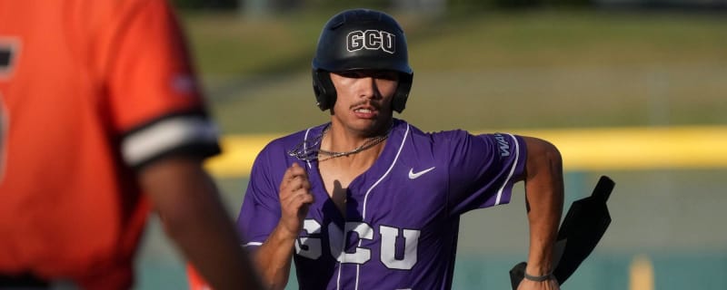 College player ejected for bat-flip following game-tying grand slam