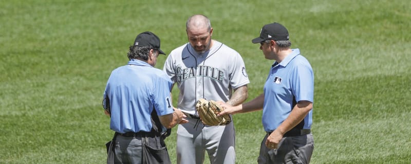 Mariners left-hander Hector Santiago explains foreign substance ejection