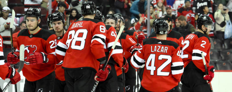 Jack Hughes scores second goal of game in OT as Devils beat Islanders 5-4, Tampa Bay Buccaneers