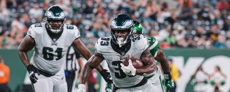 Former Eagles RB Signs With WWE
