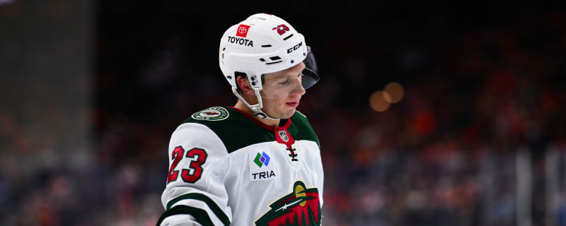 Watch: Second puck causes confusion in Wild-Lightning game