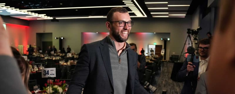 Andrew Luck returns to Stanford as GM