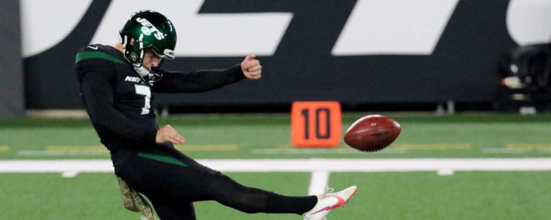Watch: Jets K Braden Mann hilariously botches opening kickoff