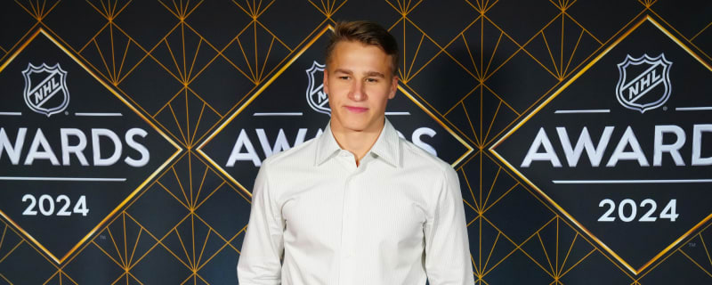 Demidov&#39;s KHL Coach Makes a Big Line Adjustment as Hughes and Lecavalier Watch from the Stands