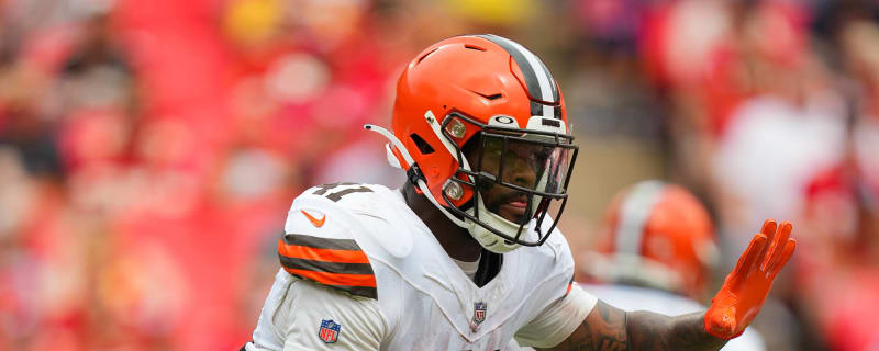 Former Tennessee Vols RB goes viral for savage move during charity softball game