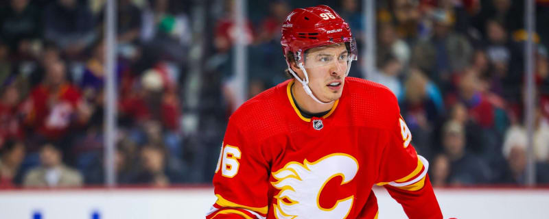 Report: Calgary Flames winger Andrei Kuzmenko changes agents, joins Newport Sports