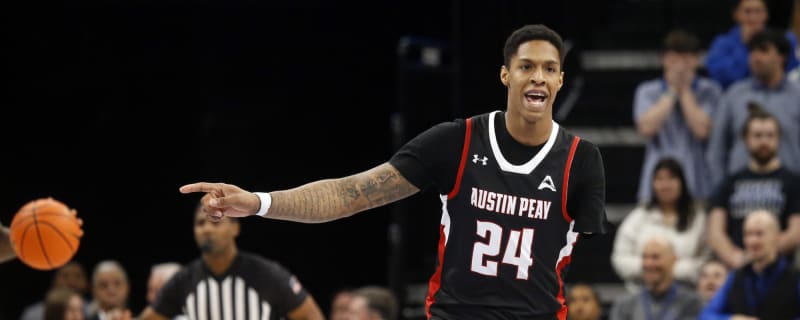 One-handed Hansel Enmanuel goes VIRAL for elite performances in NCAA basketball