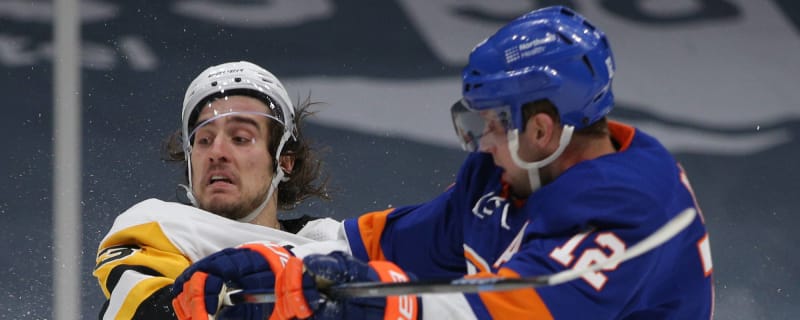 Isles' Boychuk leaves after taking skate to face