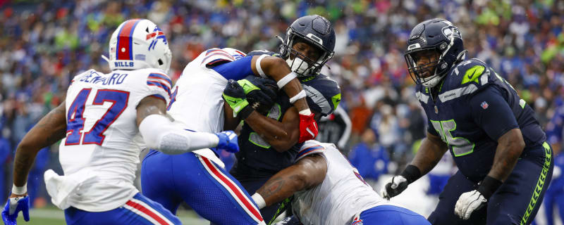 Watch: Seahawks players fight on sideline during ugly first half