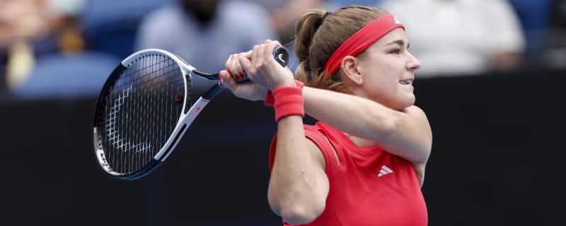 Karolina Muchova keeps quarterfinal streak alive following win over Sorana Cirstea at Dubai Tennis Championships