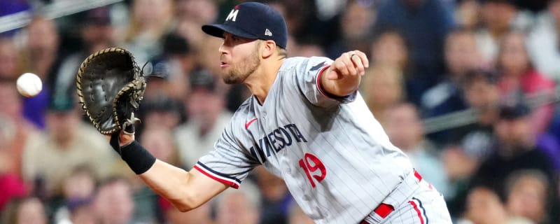 MLB fans react to Twins legend Johan Santana throwing out first pitch in a  Pablo Lopez jersey - All the baseball feels