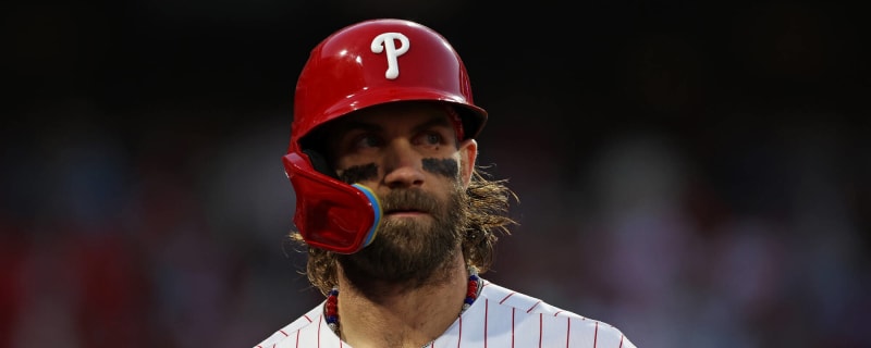 Bryce Harper trades his headband with a young Phillies fan