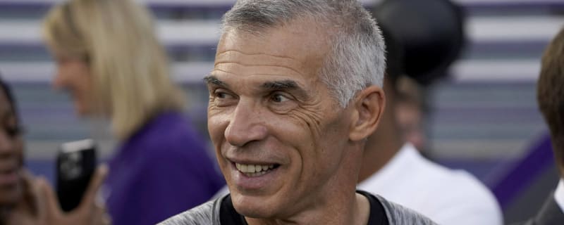 Joe Girardi and family attend the Los Angeles Clippers vs New York, WireImage