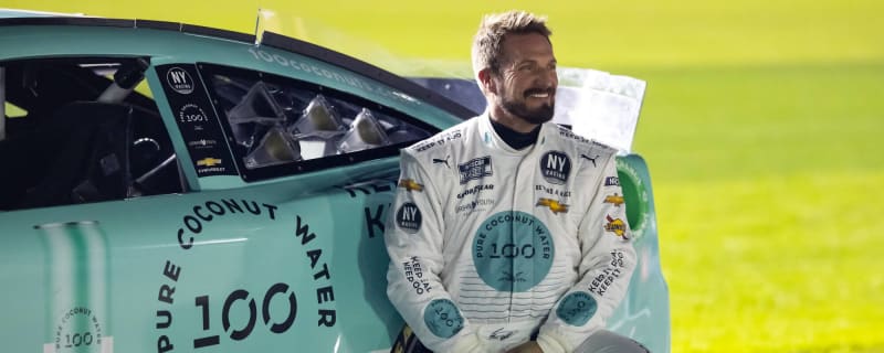 Watch: JJ Yeley’s crew chief aggressively shoves Kyle Weatherman after the Atlanta Xfinity race