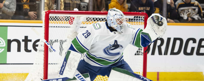 Stars sign Casey DeSmith to three-year, $3 million contract