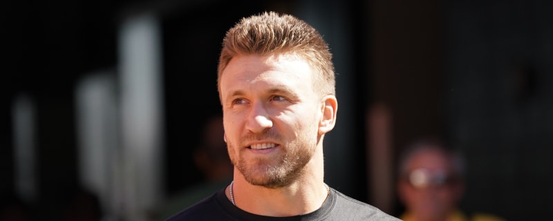 Longtime 49ers FB's wife has blunt reaction to release