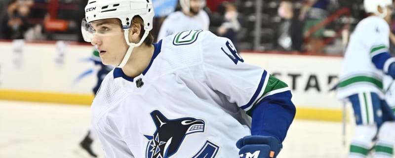 Canucks prospect Linus Karlsson breaks Elias Pettersson's rookie