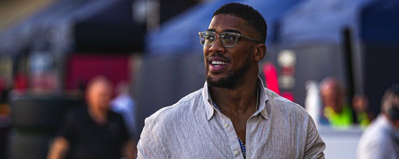 Brook Says Joshua Has A Weak Chin