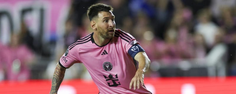 Watch: NY Red Bulls stars, in heavy rains, give their jackets to mascots in a wholesome moment