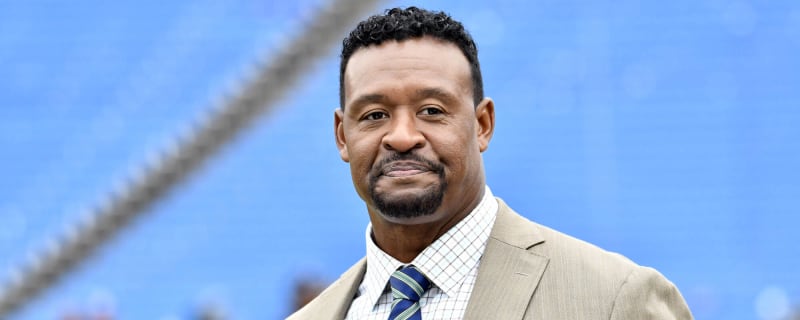 Superbowl champ and homelessness advocate Willie McGinest visits