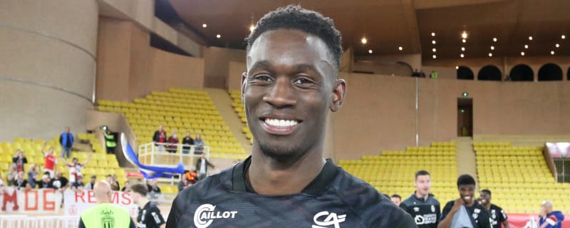 Will hyped striker choose England or U.S.?