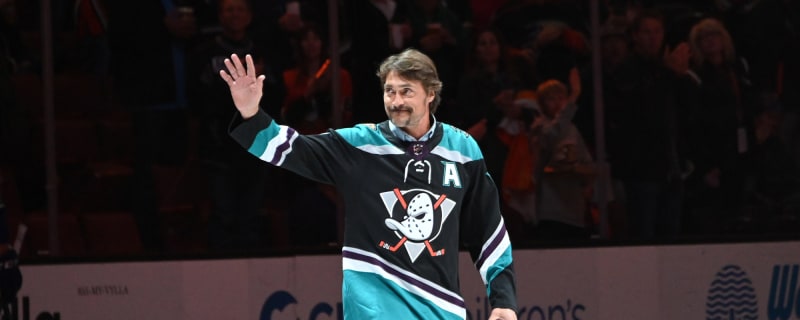 New hockey movie stars Teemu Selanne and Brett Hull