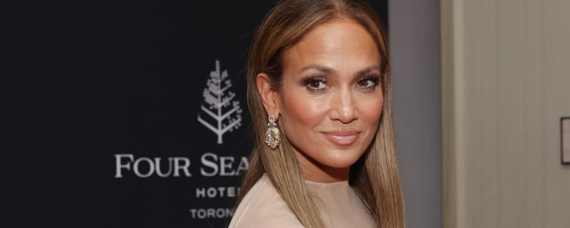 Jennifer Lopez Reflects on &#39;Healing&#39; During AMAs Appearance Amid Ben Affleck Split