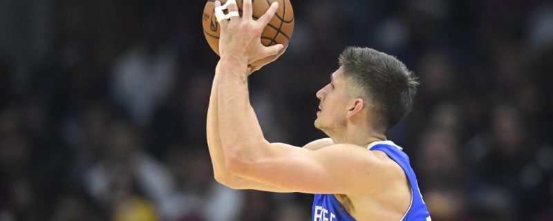 Bulls Announcer Goes Viral After Savagely Saying Grayson Allen Needs A  'Two-Piece' During Game