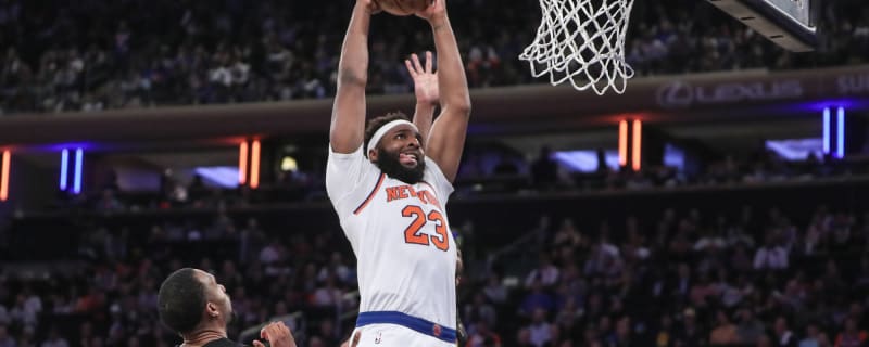 Knicks center Mitchell Robinson undergoes thumb surgery, out at