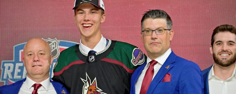 Coyotes prospect’s Maveric Lamoureux, Connor Geekie shine in Canada’s 5-2 win over Finland