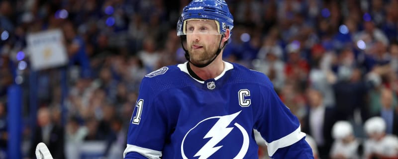 Lightning Start Strong to Defeat Panthers in Game 4 to Avoid Elimination