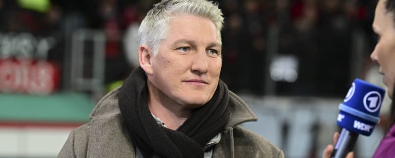 Gary Neville ’embarrassed’ by Bastian Schweinsteiger treatment story