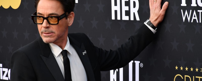 Watch Robert Downey Jr. Read His Bad Reviews at Critics Choice Awards