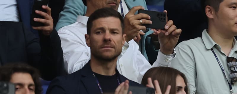 ‘Had a feeling…’ – Dirk Kuyt has a theory on why Xabi Alonso turned down Liverpool manager’s job